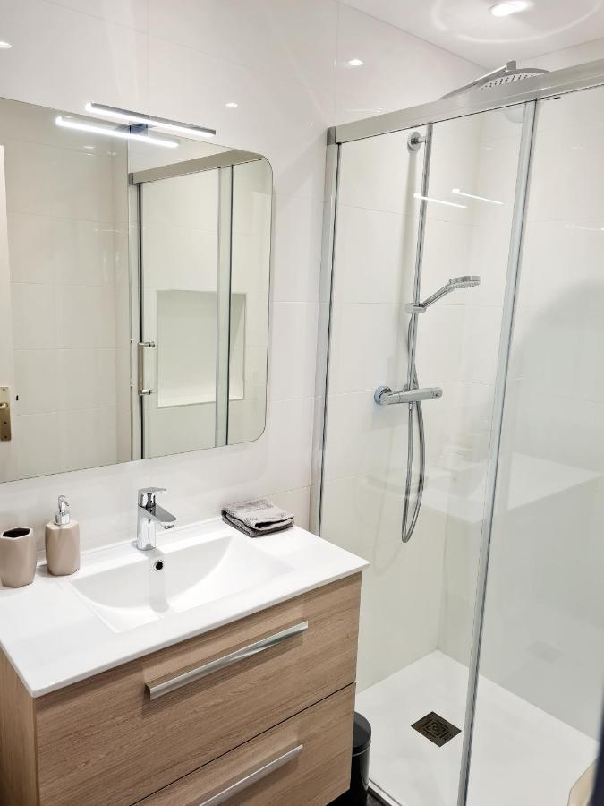 2P Entierement Climatise I Bien Insonorise I Wifi I A 300 M De La Mer I Restaurants Commerces Et Transports A 5Mn A Pied I Ideal 2 Personnes I Possibilite 4 Avec Canape Lit De Qualite I Tres Belle Douche Кан сюр Мер Екстериор снимка