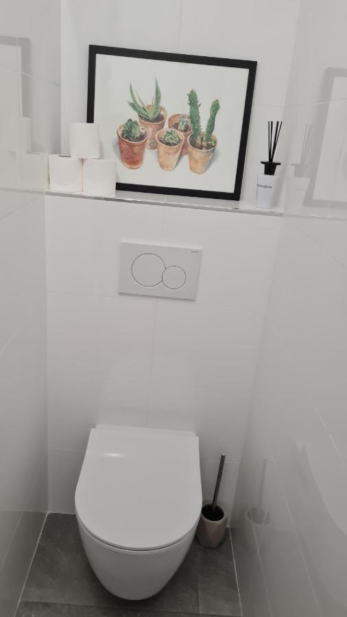 2P Entierement Climatise I Bien Insonorise I Wifi I A 300 M De La Mer I Restaurants Commerces Et Transports A 5Mn A Pied I Ideal 2 Personnes I Possibilite 4 Avec Canape Lit De Qualite I Tres Belle Douche Кан сюр Мер Екстериор снимка